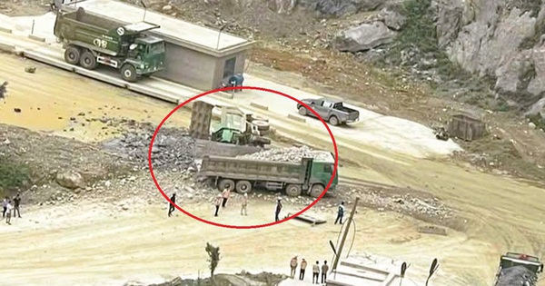 Xe tải nghi mất phanh lao từ trên mỏ đá, tông xe tải khác, 2 tài xế tử vong