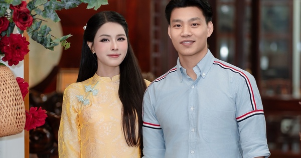Văn Thanh bảnh bao đi hỏi vợ, nàng WAG xinh khác hẳn ngày thường