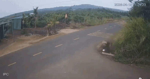 Công an tỉnh Đắk Lắk phát tin 'khẩn' vụ nam sinh lao xe xuống mương tử vong