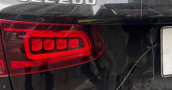 Diễn biến mới vụ Mercedes bị đập gương, cào xước khi đỗ bên đường ở Hà Nội