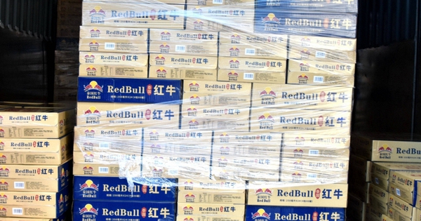 Đột kích 1 xưởng sản xuất kim loại, công an phát hiện và tịch thu 500.000 lon “Red Bull” giả