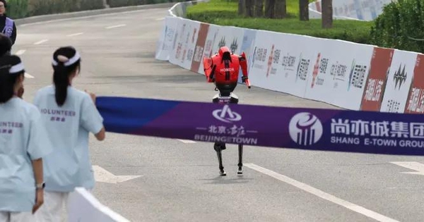 Truyền thông phương Tây kinh ngạc khi chứng kiến video của Trung Quốc: Họ tiến bộ quá nhanh chóng