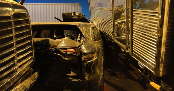 TP.HCM: Xe Porsche cùng 5 xe tải tông liên hoàn, cầu Phú Mỹ ùn tắc nhiều giờ