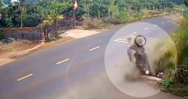 Nam sinh tông vào lề đường văng xuống cống, tử vong: Hành động của thiếu tá CSGT trước tai nạn