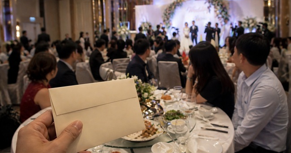 Đi đám cưới ở khách sạn mừng 1 triệu đồng, câu nói khiến khách “nghẹn họng” về úp mì tôm ăn tối