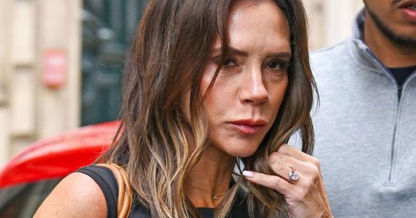 Victoria Beckham thua thảm