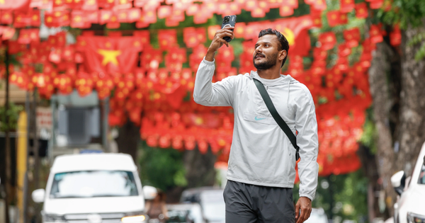 Khách Tây đến Việt Nam đúng dịp lễ Giỗ tổ - 30/4 mới hiểu vì sao ai cũng phải dừng lại chụp ảnh