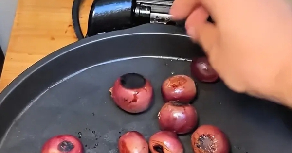 Món ăn kỳ quặc khiến một bà mẹ bị chỉ trích: Nên kiểm tra IQ trước khi kết hôn!