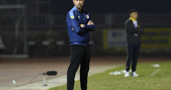 HLV Kewell: Sân tập Hà Nội FC đẹp như Wembley