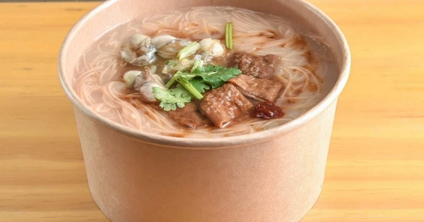 Một thói quen cực phổ biến khi ăn đồ mang về: tưởng tiện mà lại khiến vi nhựa 