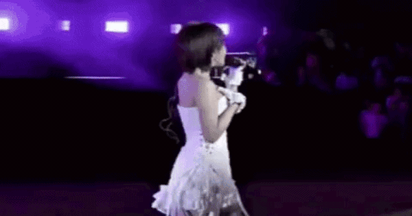 Mỹ nhân Việt trăm tỷ sáng tác cả rổ hit nhưng cứ hát là flop, bị chê thẳng “giọng không bằng AI”