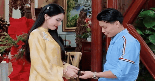 Có ai như tuyển thủ Văn Thanh: Vợ xinh chưa cưới vào cửa đã bàn giao thẻ lương cực uy tín, hé lộ luôn 