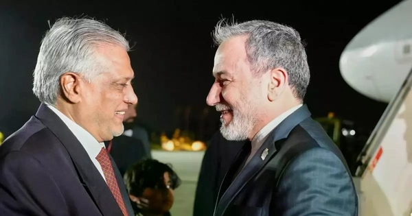 Vì sao Ngoại trưởng Iran và giới chức Pakistan đàm phán vào nửa đêm?