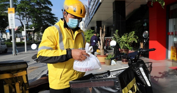 Từng là chủ nhà hàng lẩu, người đàn ông đi làm shipper kiếm 70 triệu đồng/tháng thừa nhận: “Không có công việc nào trả lương cao hơn”