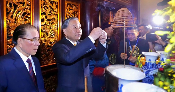 Tổng Bí thư, Chủ tịch nước Tô Lâm dâng hương tưởng niệm các Vua Hùng