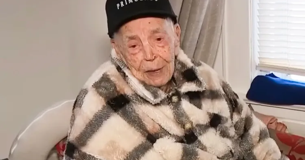 Cụ ông 112 tuổi chia sẻ bí quyết trường thọ