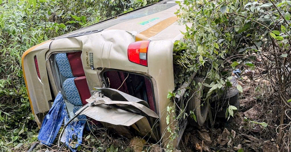 Sơn La: Xe chở 25 người lao xuống taluy sâu 100m, nhiều người thương vong