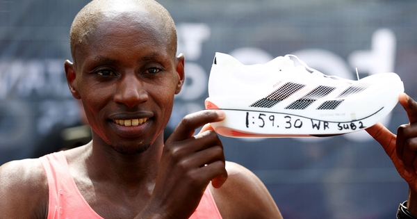 Xuất hiện 2 dị nhân lập kỳ tịch lịch sử chạy marathon dưới 2 giờ