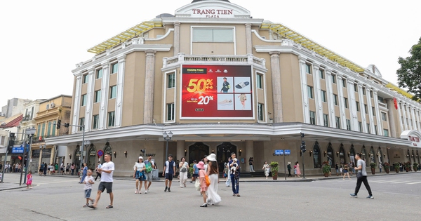 Phố đi bộ Hồ Gươm sạch bóng hàng rong, vỉa hè thông thoáng bất ngờ