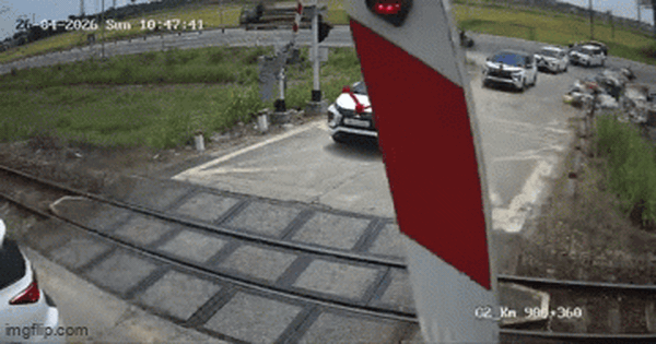 Clip mượn xe em vợ đi đám cưới, cố tình vượt rào chắn đường sắt: Tài xế giải thích