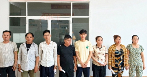 Thi hành lệnh bắt tạm giam Nguyễn Thị Em SN 1991 và 8 người khác