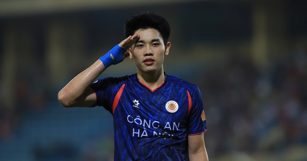 Đình Bắc ghi bàn như máy: 4 trận ghi 7 bàn đi vào lịch sử V.League, cạnh tranh 