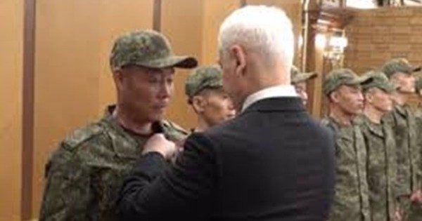 Bộ trưởng Quốc phòng Nga trao tặng huân chương cho binh lính Triều Tiên