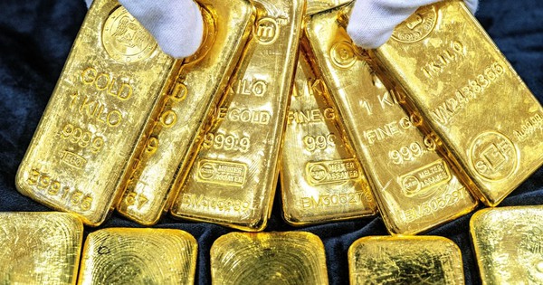 Giá vàng hôm nay 28/4: Vàng nhẫn và SJC đồng loạt lao dốc