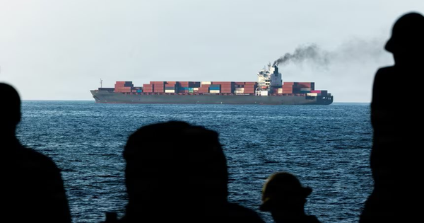 Eo Hormuz bị đóng, món đồ Trung Quốc vẫn băng băng trên lối đi khác: Thành 