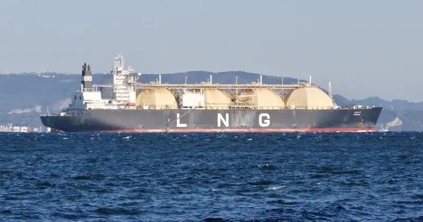 TIn vui từ eo biển Hormuz: Lô hàng LNG đầu tiên 'thông chốt' thành công, điểm đến là quốc gia sát vách Việt Nam