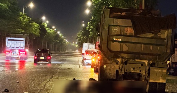 Xe máy va chạm xe ben trong đêm mưa dông, 2 người tử vong