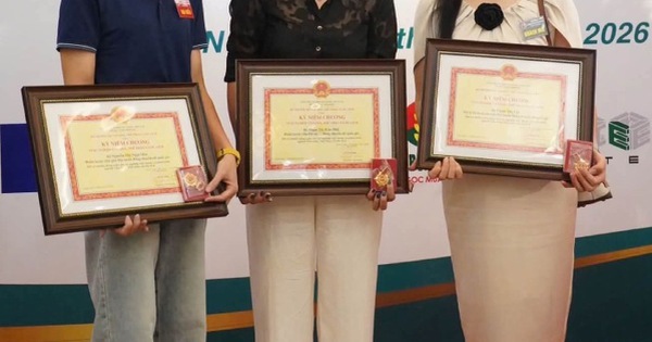 Hoa khôi bóng chuyền Kim Huệ, Phạm Thị Yến và Ngọc Hoa hội ngộ: Cả một bầu trời thanh xuân ùa về