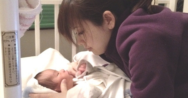 Con gái sinh con thứ hai, mẹ chồng ngày nào cũng bồi bổ yến, canh cá, gà tần… còn tôi thì nhất quyết bắt con ly hôn