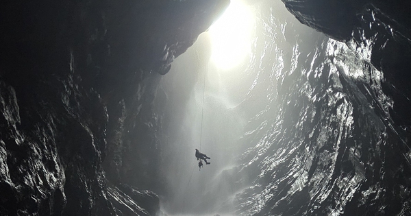 Chuyên gia hé lộ bí ẩn dưới hố sụt sâu 350 m ở Phong Nha - Kẻ Bàng