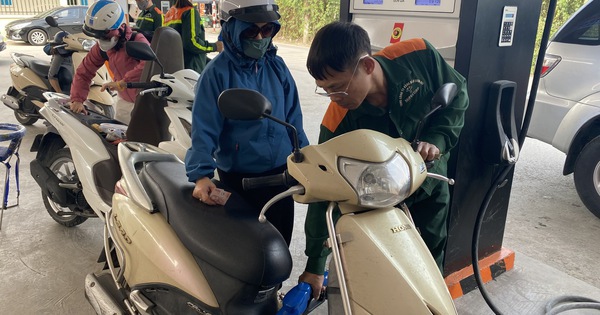 Giá xăng dầu mới nhất áp dụng từ 15 giờ ngày 29-4