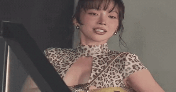 Tóc Tiên lên đồ hở bạo khoe dáng, bị soi vẫn khư khư 1 thứ chung với Touliver