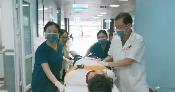 Hạt sạn to đùng ở phim Việt giờ vàng, ai làm y tá thấy chắc sẽ “tự ái” lắm đây