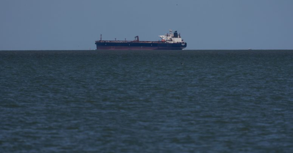 Giá dầu thực tế tăng vọt đến 141 USD/thùng, cao nhất 18 năm, loạt chuyên gia cảnh báo