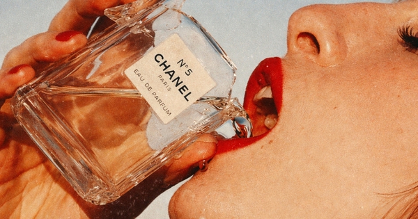 3 lý do bất ngờ chứng minh xịt nước hoa không chỉ để thơm mà còn giúp chị em "đổi vận", hút may mắn rõ rệt