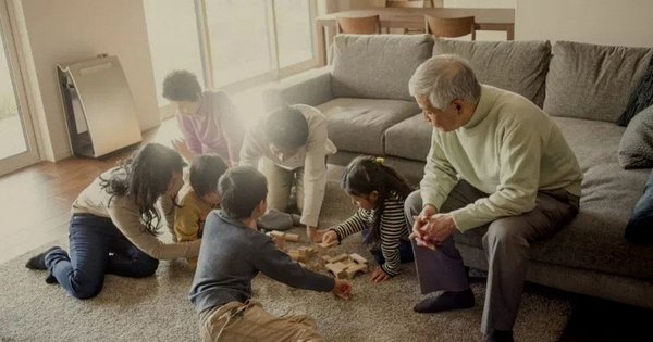 Nhiều gia đình có con trai, khi con đã lập gia đình, mối quan hệ giữa cha mẹ và con cái dần trở nên giống… người thân xa cách