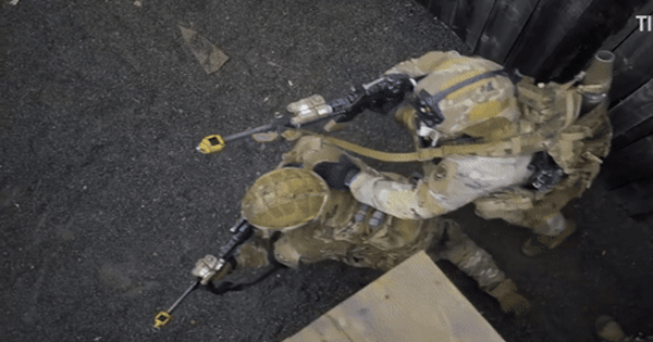 Iran phá hủy “mắt thần” AWACS: Bộ trưởng Chiến tranh Mỹ bí mật tới Trung Đông, kích hoạt nước cờ quan trọng