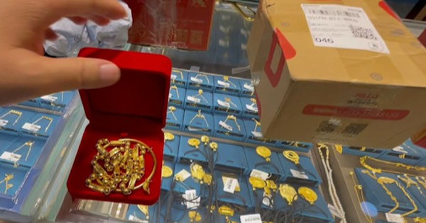 Phát hiện hơn 82 chỉ vàng trong 7 kiện hàng chuyển phát nhanh