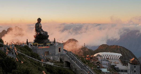 Lần đầu tiên trong lịch sử, người Việt dựng lên một công trình có trọng lượng tới 62 tấn trên độ cao 3.100m giữa biển mây, xác lập kỷ lục kỳ vĩ nhất châu Á