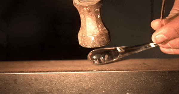 Giải mã sự thật về nước mắt hoàng tử Rupert - 1 trong những bí ẩn khó hiểu nhất 300 năm qua