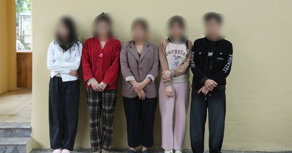 Triệt phá nhóm livestream khiêu dâm, kích dục: Nhiều cô gái chia ca kiếm tiền khủng, mỗi buổi thu hút 30.000 người xem