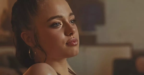 Không nhận ra con gái Angelina Jolie và Brad Pitt