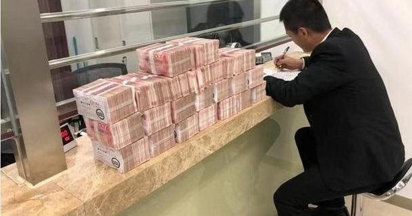 Khách yêu cầu tăng hạn mức chuyển khoản từ 19 tỷ lên 382 tỷ đồng/ngày, nghe giao dịch viên nói 1 câu liền rút toàn bộ tiền gửi tại ngân hàng