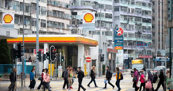 Giá xăng ở một đô thị của Trung Quốc vọt lên tới 105.000 đồng/lít, cao gấp 4 lần ở Việt Nam, người dân đổ xô sang địa phương lân cận mua nhiên liệu