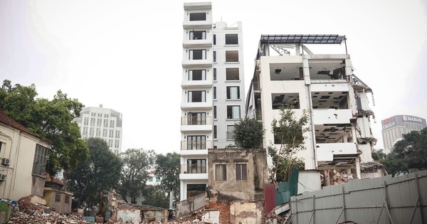 Tháo dỡ khách sạn 10 tầng ở 'đất vàng' ven hồ Gươm