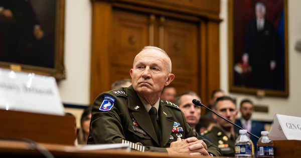 Truyền thông Mỹ: "Bất thường" trong việc bãi nhiệm tướng lĩnh lục quân